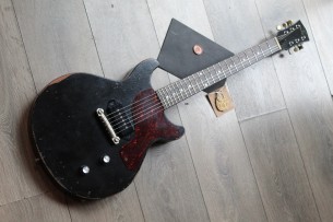 VEGARELIC "Les Paul Junior DC Black Bird Old Sweat Edition" HARDCASE, 3, 1 KG