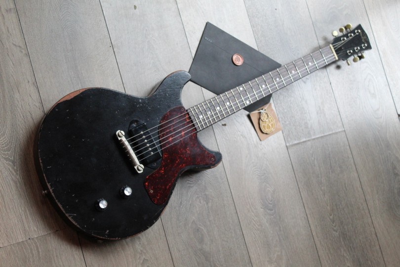 VEGARELIC "Les Paul Junior DC Black Bird Old Sweat Edition" HARDCASE, 3, 1 KG