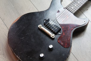 VEGARELIC "Les Paul Junior DC Black Bird Old Sweat Edition" HARDCASE, 3, 1 KG