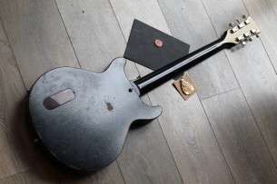 VEGARELIC "Les Paul Junior DC Black Bird Old Sweat Edition" HARDCASE, 3, 1 KG