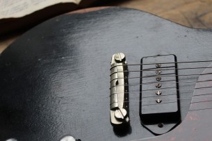 VEGARELIC "Les Paul Junior DC Black Bird Old Sweat Edition" HARDCASE, 3, 1 KG