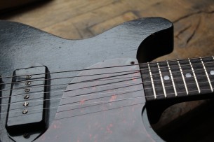 VEGARELIC "Les Paul Junior DC Black Bird Old Sweat Edition" HARDCASE, 3, 1 KG