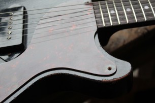 VEGARELIC "Les Paul Junior DC Black Bird Old Sweat Edition" HARDCASE, 3, 1 KG