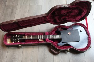 VEGARELIC "Les Paul Junior DC Black Bird Old Sweat Edition" HARDCASE, 3, 1 KG