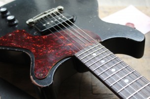 VEGARELIC "Les Paul Junior DC Black Bird Old Sweat Edition" HARDCASE, 3, 1 KG