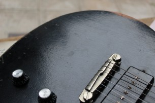 VEGARELIC "Les Paul Junior DC Black Bird Old Sweat Edition" HARDCASE, 3, 1 KG