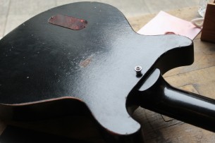 VEGARELIC "Les Paul Junior DC Black Bird Old Sweat Edition" HARDCASE, 3, 1 KG