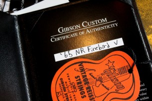 GIBSON " Custom Shop 1965 Non-Reverse Firebird V w/ Vibrola - Vintage Sunburst" 3,9 KG