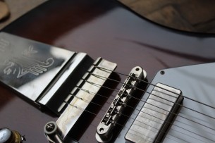 GIBSON " Custom Shop 1965 Non-Reverse Firebird V w/ Vibrola - Vintage Sunburst" 3,9 KG