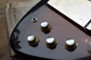 GIBSON " Custom Shop 1965 Non-Reverse Firebird V w/ Vibrola - Vintage Sunburst" 3,9 KG