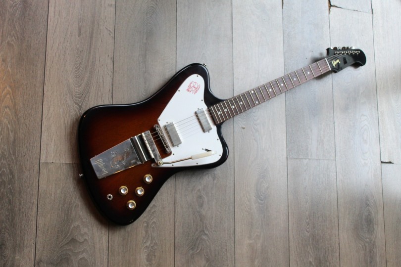 GIBSON " Custom Shop 1965 Non-Reverse Firebird V w/ Vibrola - Vintage Sunburst" 3,9 KG