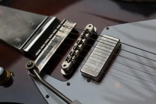 GIBSON " Custom Shop 1965 Non-Reverse Firebird V w/ Vibrola - Vintage Sunburst" 3,9 KG