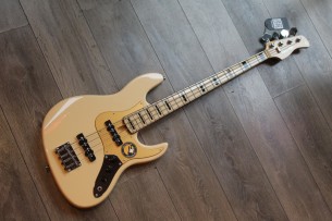 SIRE "Marcus Miller V5 24 Fret 4 String Vintage White" 4, 1 KG