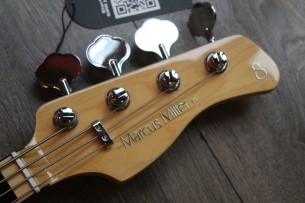 SIRE "Marcus Miller V5 24 Fret 4 String Vintage White" 4, 1 KG