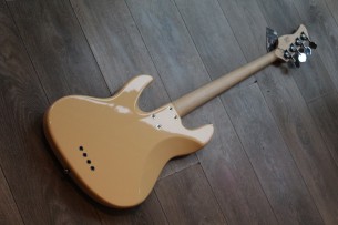 SIRE "Marcus Miller V5 24 Fret 4 String Vintage White" 4, 1 KG