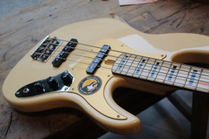 SIRE "Marcus Miller V5 24 Fret 4 String Vintage White" 4, 1 KG