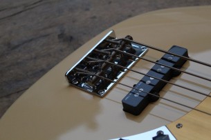 SIRE "Marcus Miller V5 24 Fret 4 String Vintage White" 4, 1 KG