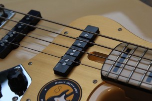 SIRE "Marcus Miller V5 24 Fret 4 String Vintage White" 4, 1 KG