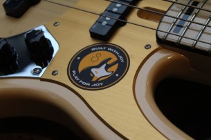 SIRE "Marcus Miller V5 24 Fret 4 String Vintage White" 4, 1 KG