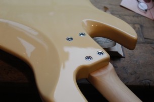 SIRE "Marcus Miller V5 24 Fret 4 String Vintage White" 4, 1 KG