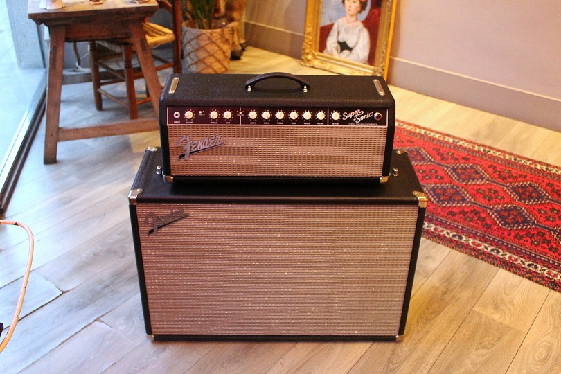 FENDER "Super Sonic 22 Head + Supersonic 60w 2 X 12 Black Stack"