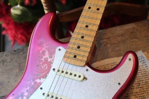 FENDER "Limited Custom Shop Master Desing Greg Fessler Stratocaster ´68 Journeyman Pink Paisley" HARDCASE