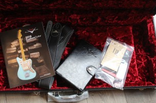 FENDER "Limited Custom Shop Master Desing Greg Fessler Stratocaster ´68 Journeyman Pink Paisley" HARDCASE