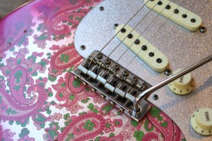 FENDER "Limited Custom Shop Master Desing Greg Fessler Stratocaster ´68 Journeyman Pink Paisley" HARDCASE