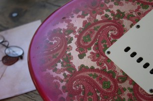 FENDER "Limited Custom Shop Master Desing Greg Fessler Stratocaster ´68 Journeyman Pink Paisley" HARDCASE