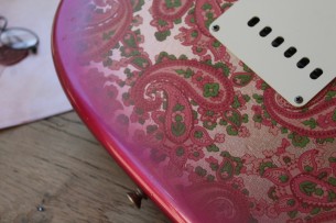 FENDER "Limited Custom Shop Master Desing Greg Fessler Stratocaster ´68 Journeyman Pink Paisley" HARDCASE