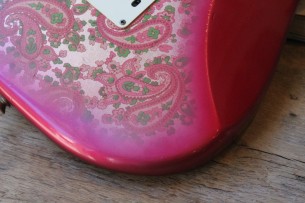 FENDER "Limited Custom Shop Master Desing Greg Fessler Stratocaster ´68 Journeyman Pink Paisley" HARDCASE
