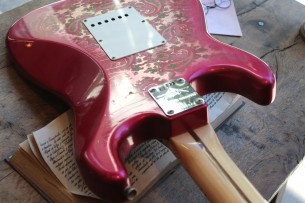 FENDER "Limited Custom Shop Master Desing Greg Fessler Stratocaster ´68 Journeyman Pink Paisley" HARDCASE