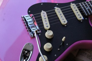 FENDER "American Ultra Stratocaster Bubble Gum Metallic w/Ebony Fingerboard & Anodized Black Pickguard "