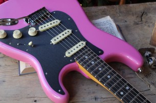 FENDER "American Ultra Stratocaster Bubble Gum Metallic w/Ebony Fingerboard & Anodized Black Pickguard "
