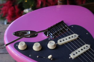 FENDER "American Ultra Stratocaster Bubble Gum Metallic w/Ebony Fingerboard & Anodized Black Pickguard "