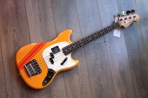 Fender "Vintera II '70s Competition Mustang Bass Competition Orange" GIGBAG, 3, 7 KG