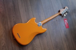 Fender "Vintera II '70s Competition Mustang Bass Competition Orange" GIGBAG, 3, 7 KG