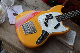 Fender "Vintera II '70s Competition Mustang Bass Competition Orange" GIGBAG, 3, 7 KG