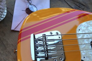 Fender "Vintera II '70s Competition Mustang Bass Competition Orange" GIGBAG, 3, 7 KG