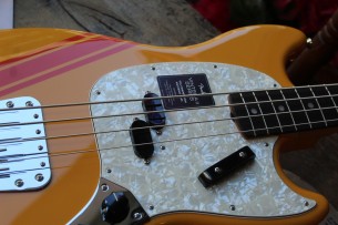 Fender "Vintera II '70s Competition Mustang Bass Competition Orange" GIGBAG, 3, 7 KG
