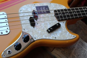 Fender "Vintera II '70s Competition Mustang Bass Competition Orange" GIGBAG, 3, 7 KG