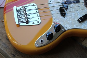 Fender "Vintera II '70s Competition Mustang Bass Competition Orange" GIGBAG, 3, 7 KG