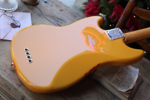 Fender "Vintera II '70s Competition Mustang Bass Competition Orange" GIGBAG, 3, 7 KG