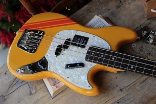 Fender "Vintera II '70s Competition Mustang Bass Competition Orange" GIGBAG, 3, 7 KG