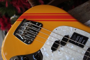 Fender "Vintera II '70s Competition Mustang Bass Competition Orange" GIGBAG, 3, 7 KG