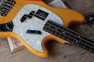 Fender "Vintera II '70s Competition Mustang Bass Competition Orange" GIGBAG, 3, 7 KG