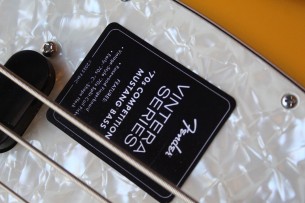 Fender "Vintera II '70s Competition Mustang Bass Competition Orange" GIGBAG, 3, 7 KG