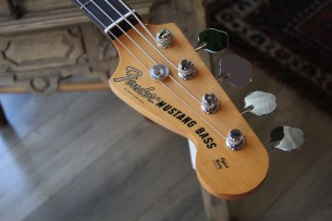 Fender "Vintera II '70s Competition Mustang Bass Competition Orange" GIGBAG, 3, 7 KG
