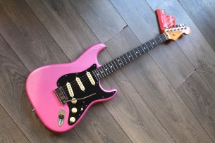 FENDER "American Ultra Stratocaster Bubble Gum Metallic w/Ebony Fingerboard & Anodized Black Pickguard "