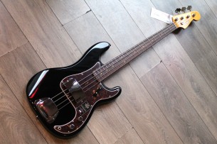 FENDER "American Vintage II 1960 Precision Bass, Black, Slab Rosewood" HARDCASE, PAPERS, 4, 1 KG